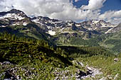 La linea di cresta, con vette che sfiorano i 3000 m, che chiudono a Nord l'Alpe Veglia.